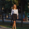 Блузка в дрібний горошок з регульованим 3/4 рукавом біла Roza