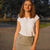 Блуза з рукавом-крило і застібкою на намистинках біла Sakura