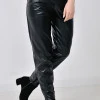 Завужені штани з еко-шкіри без утеплювача на чорній резинці