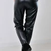 Завужені штани з еко-шкіри без утеплювача на чорній резинці