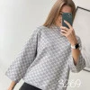 Светр з широкими 3/4 рукавами в принт літери світло-сірий
