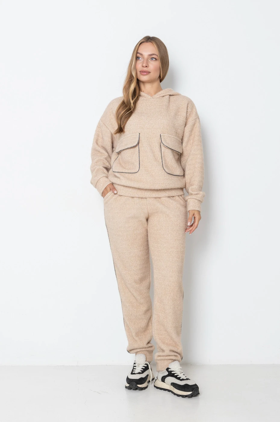 Костюм Glamyr з дизайнерським блискучим кантом кавовий