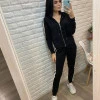 Прогулянковий костюм чорного кольору з капюшоном в спортивному стилі з декорованими лампасами Vincenove