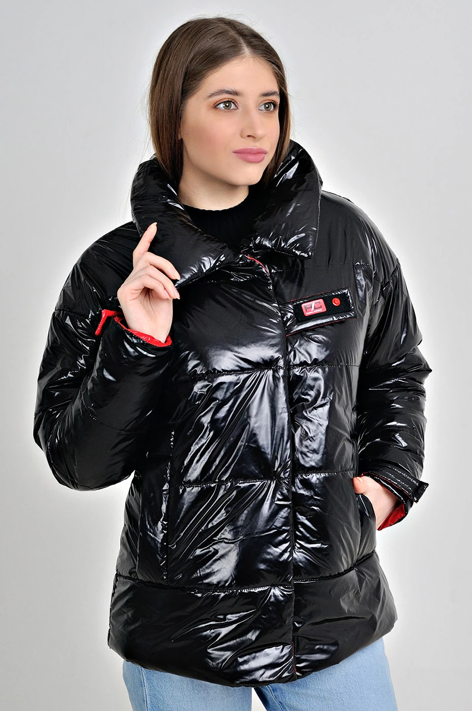 Чорна куртка з червоною підкладкою демісезонна з плащової тканини Moncler на блискавці та липучках