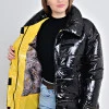 Чорна куртка з жовтою підкладкою демісезонна з плащової тканини Moncler на блискавці та липучках