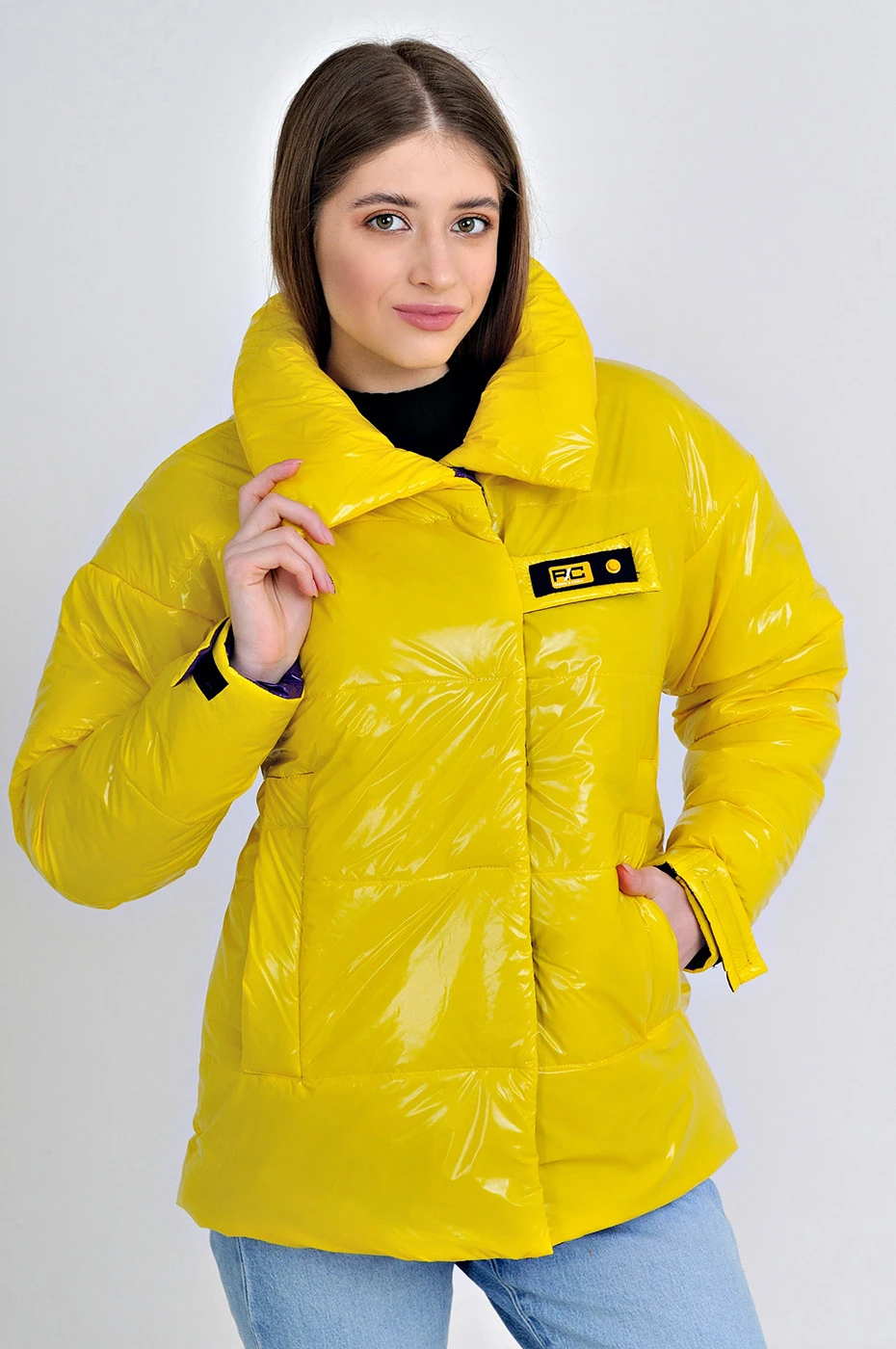 Жовта куртка демісезонна з плащової тканини Moncler на блискавці та липучках